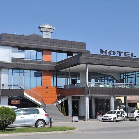 Hotel Kole Čačak Eksteriør billede