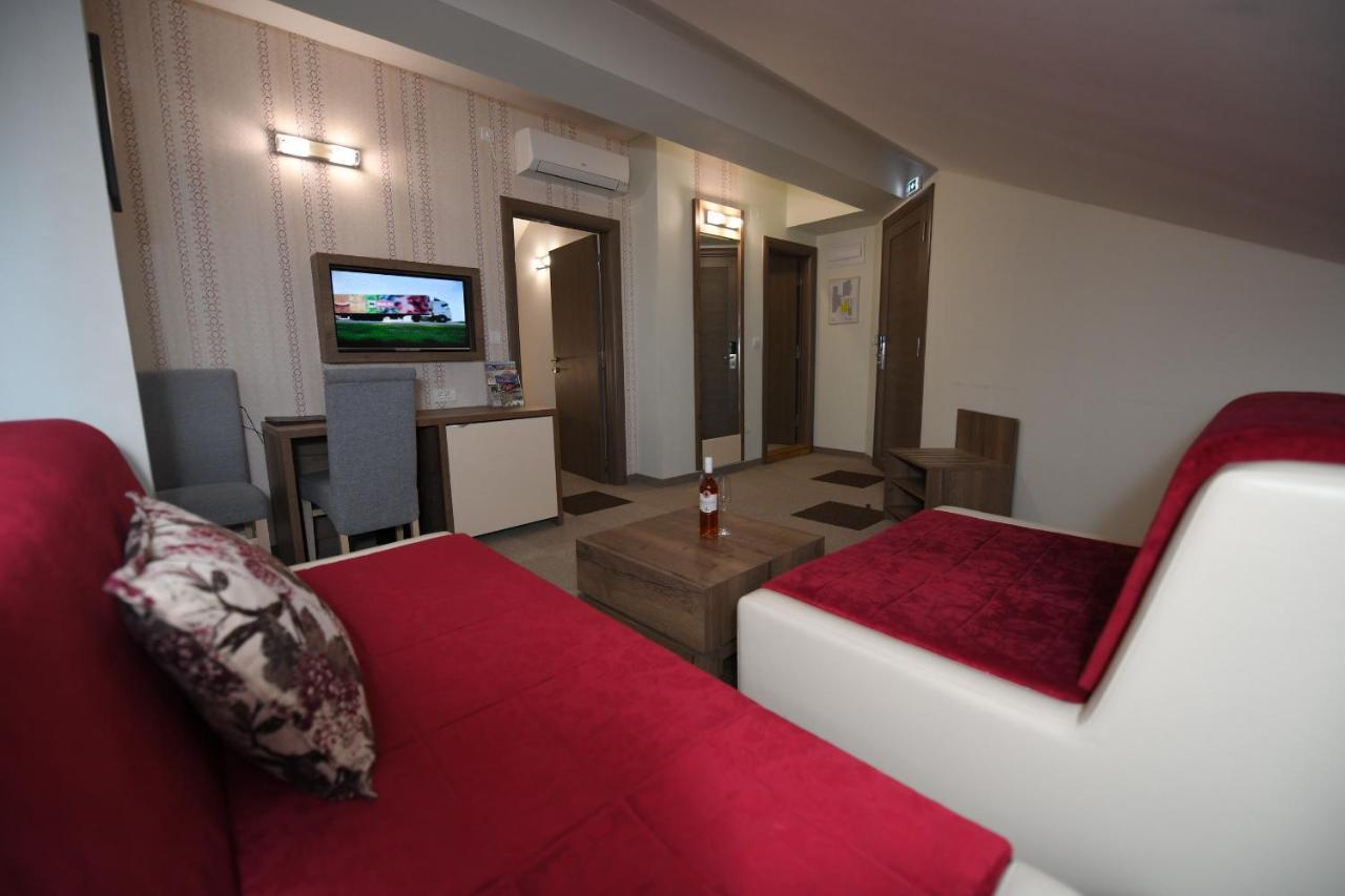 Hotel Kole Čačak Eksteriør billede