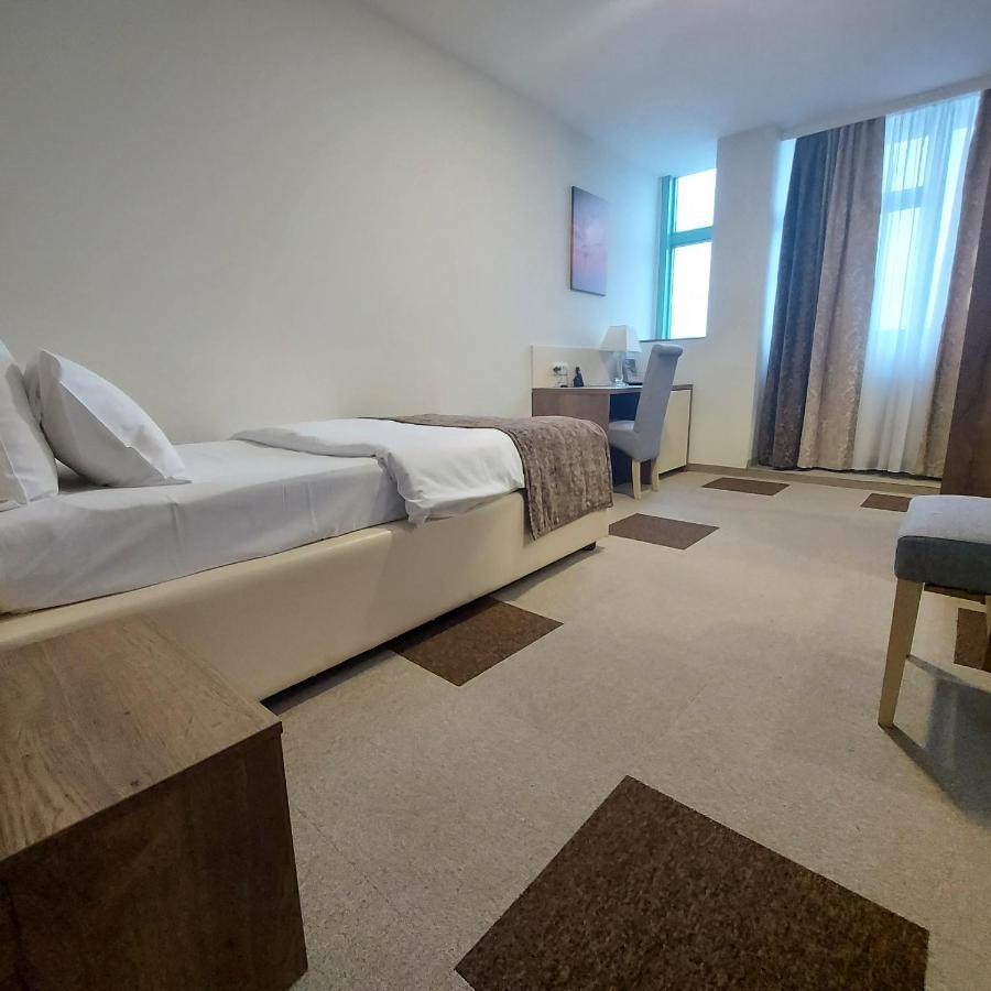 Hotel Kole Čačak Eksteriør billede