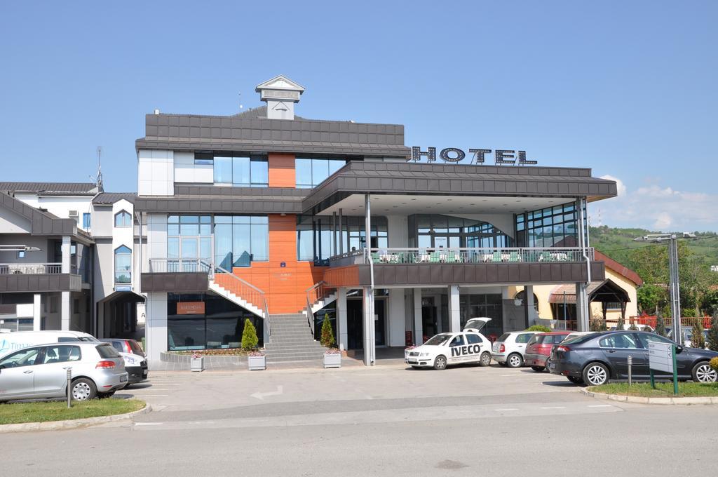 Hotel Kole Čačak Eksteriør billede